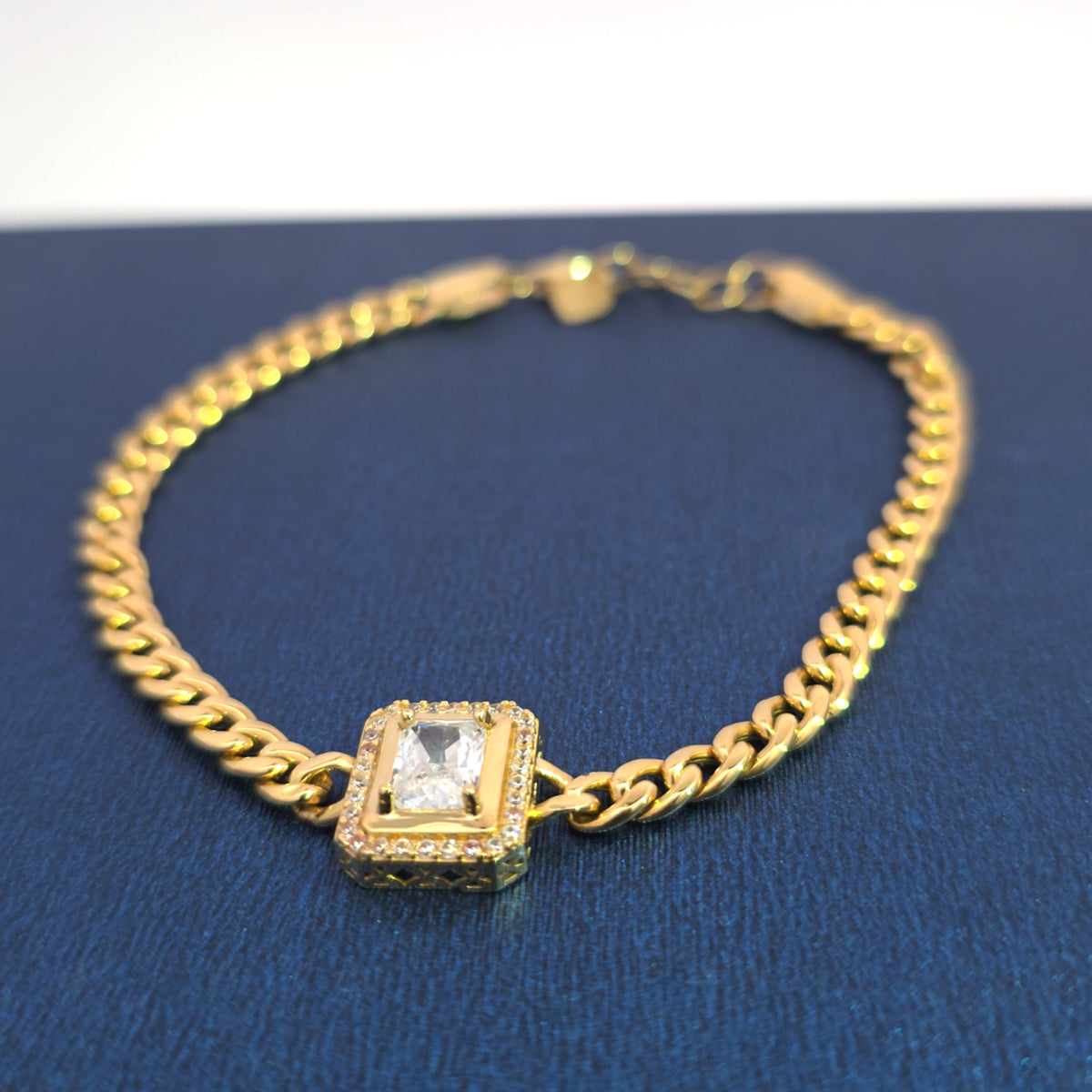 18K diamond bracelet 5.32g