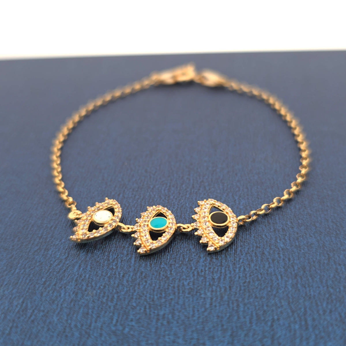 18K eye bracelet 3.42g